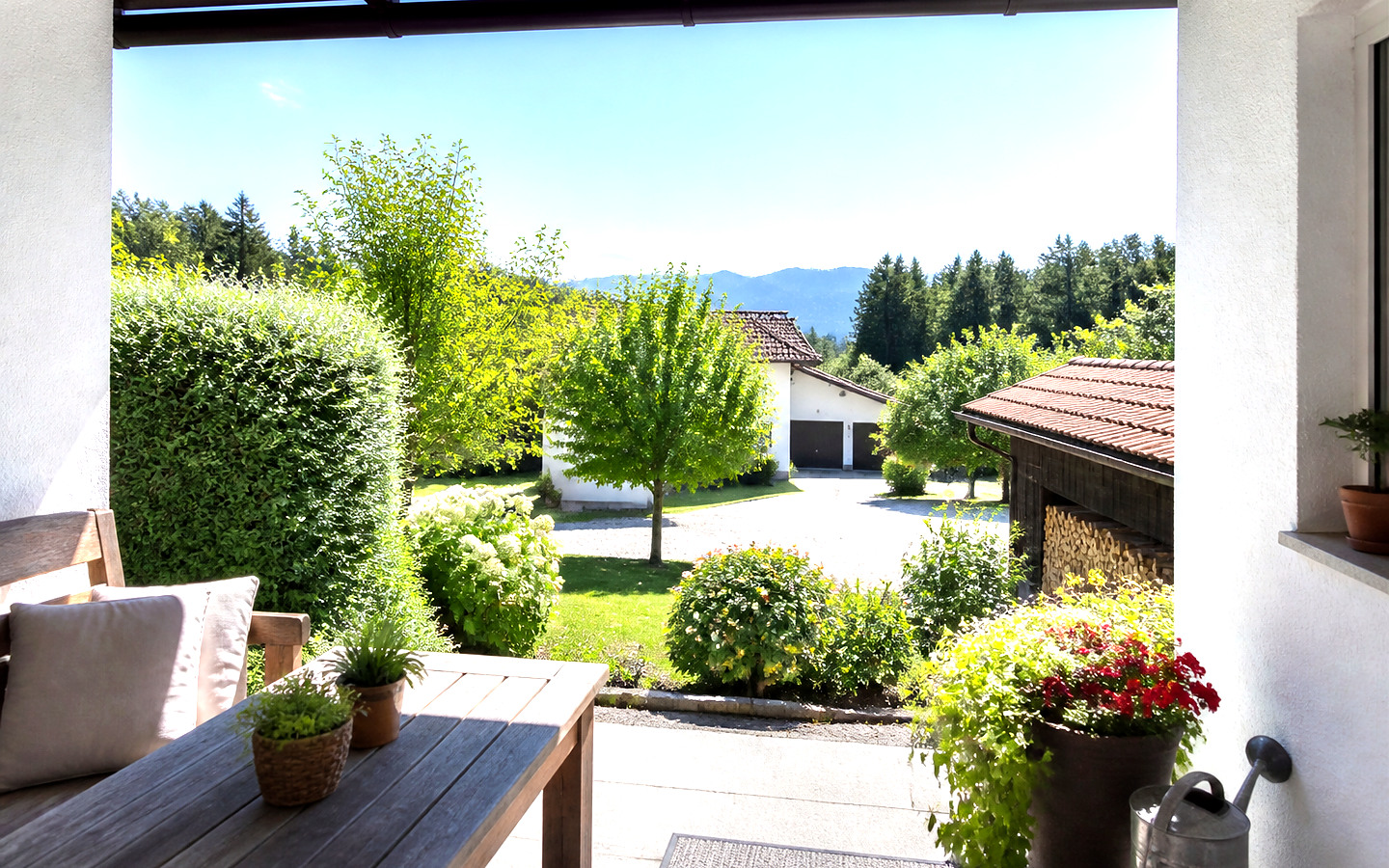 Haus und Grundstück als helles Symbolbild für wölfnitz.com